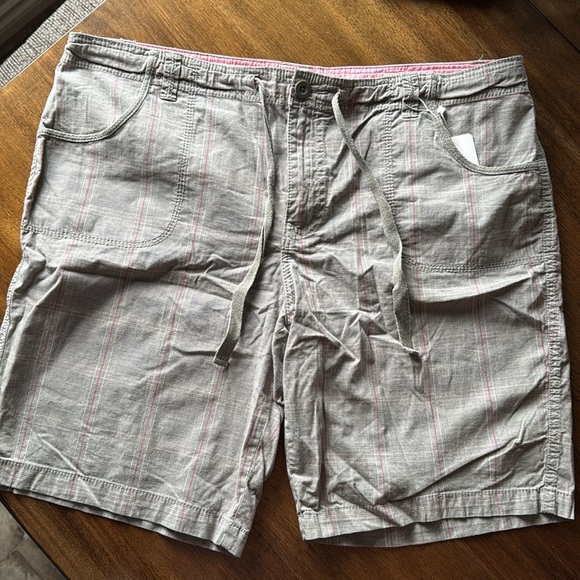 54. Faded Glory Womens Shorts Size 16 Grey With Pink - Picture 2 of 5
